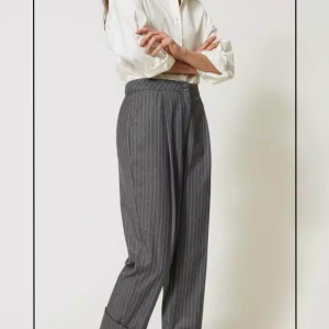 Pantaloni Gessati Gamba Dritta con Tasca a Filo Twinset